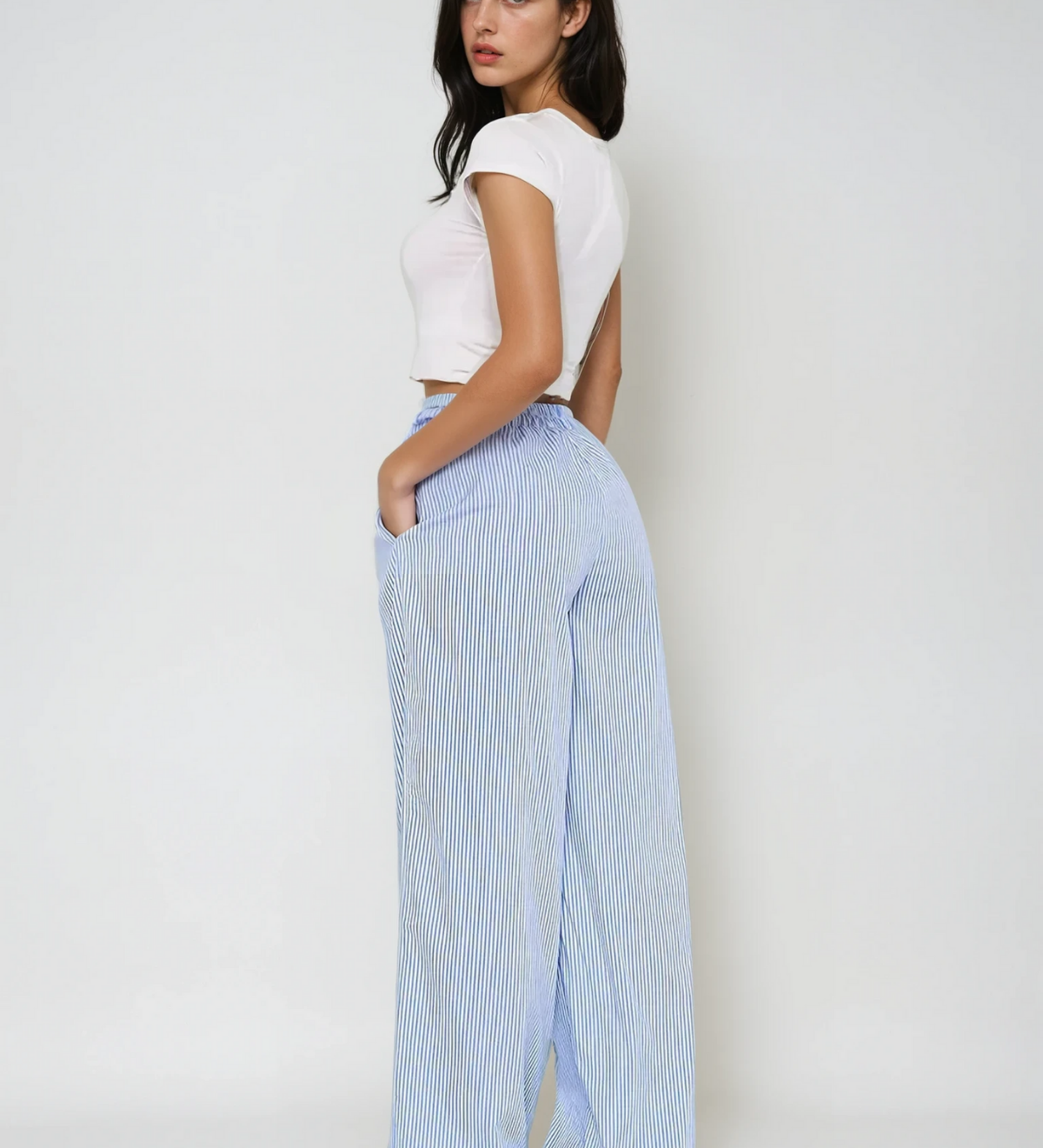 Pantaloni largi cu talie înaltă elastici, cu dungi