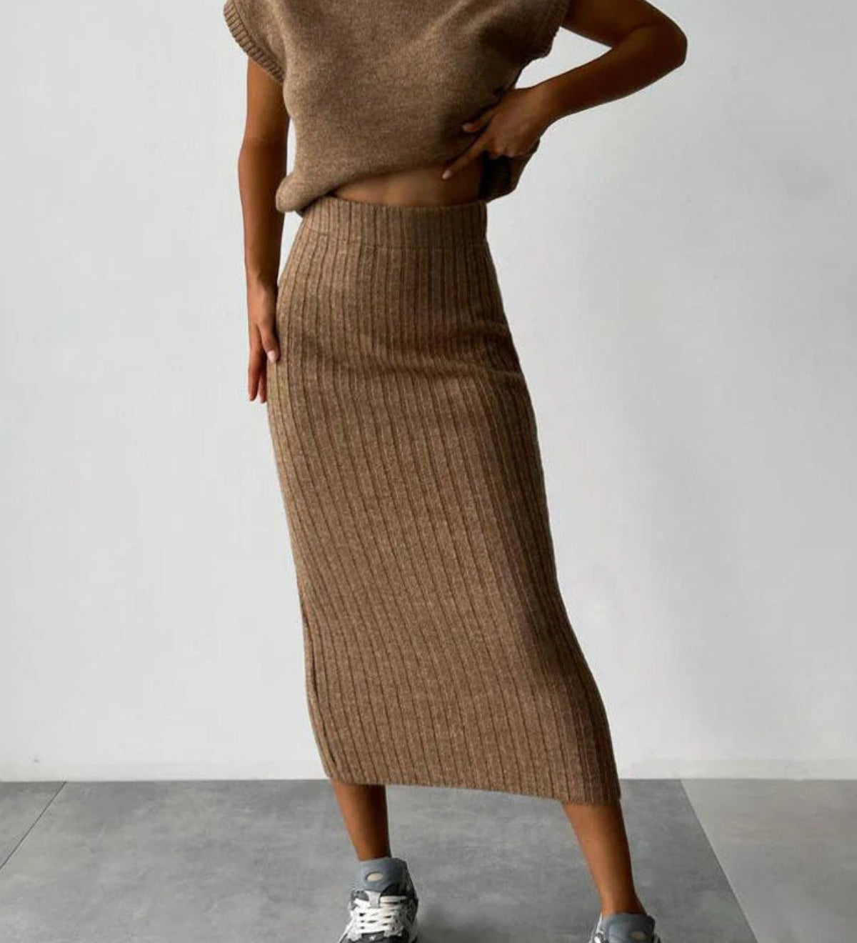 Set Asamblat: Top Tricotat Gros și Fustă Midi Tricotată cu Talie Înaltă