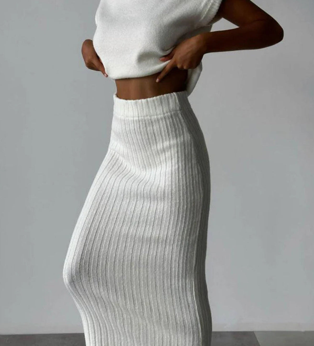 Set Asamblat: Top Tricotat Gros și Fustă Midi Tricotată cu Talie Înaltă