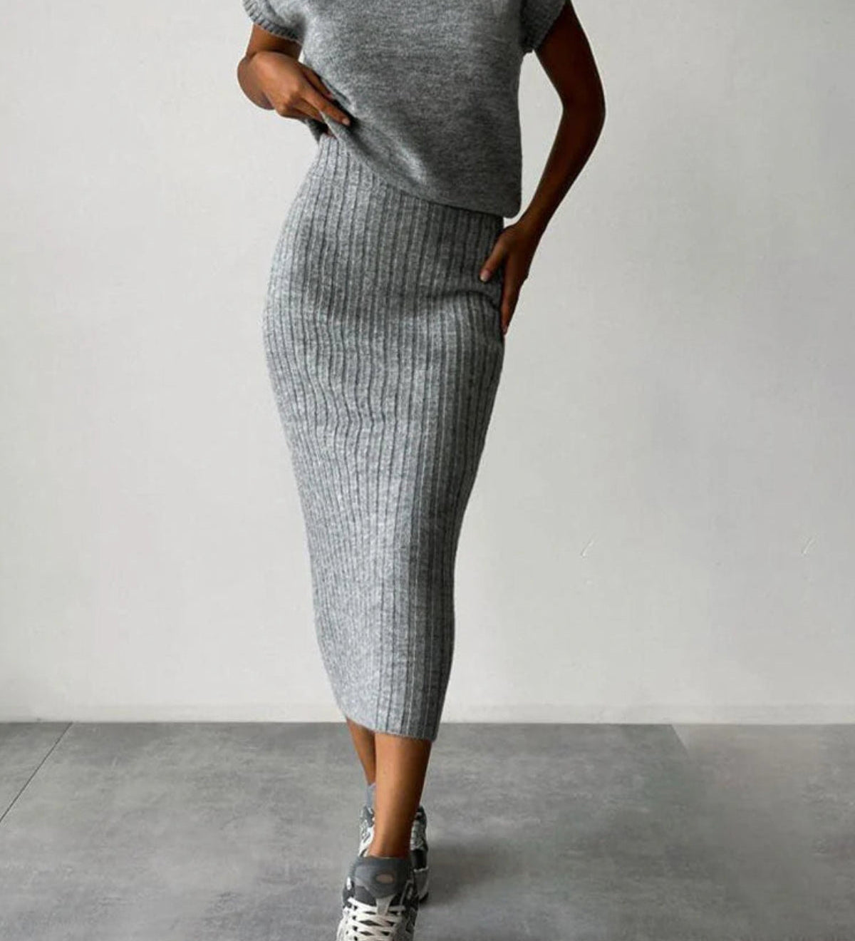 Set Asamblat: Top Tricotat Gros și Fustă Midi Tricotată cu Talie Înaltă