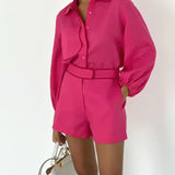 Set de pantaloni scurți și in cu detalii contrastante