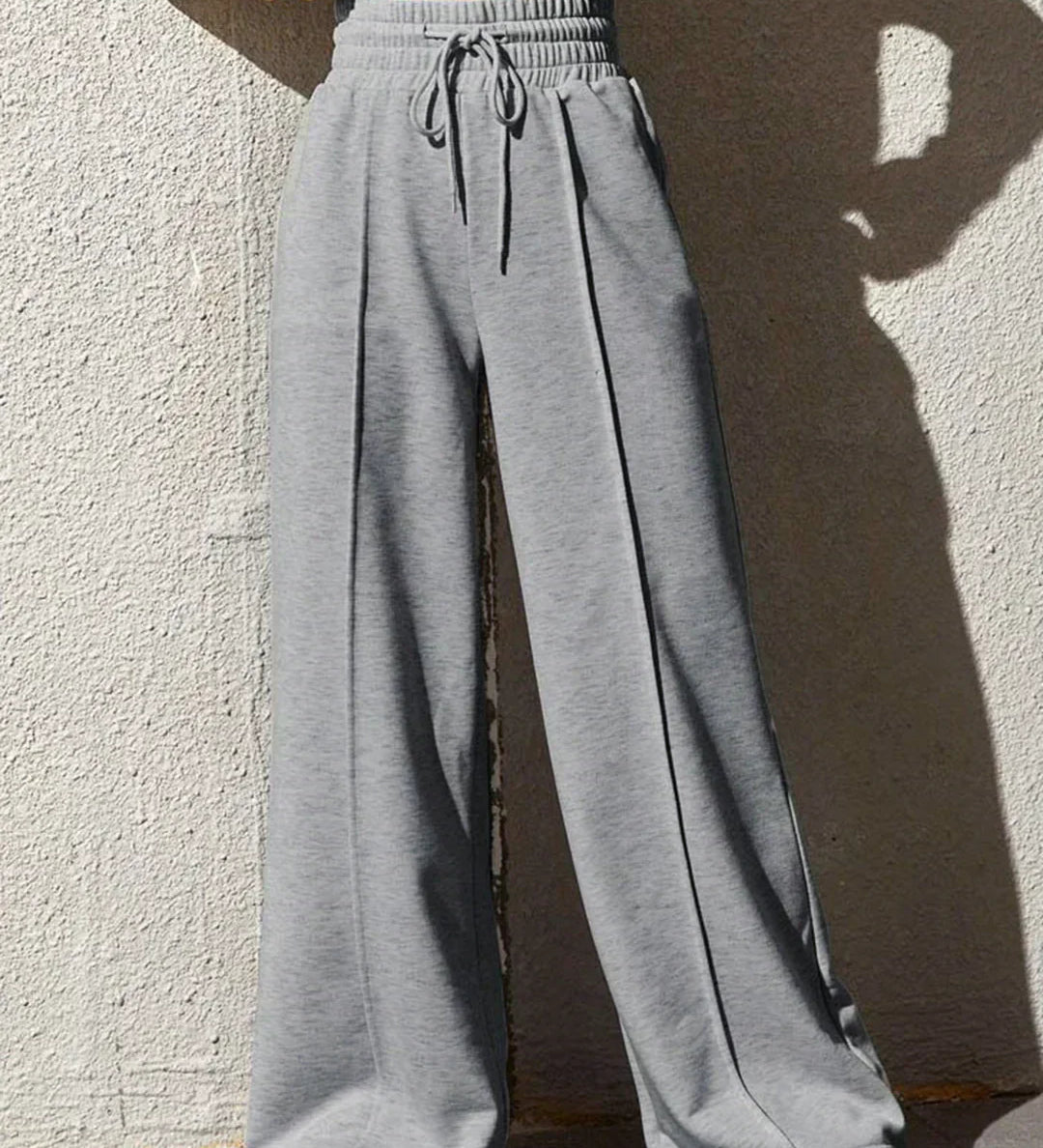 Pantaloni de trening largi, casual și eleganți pentru plimbări prin oraș