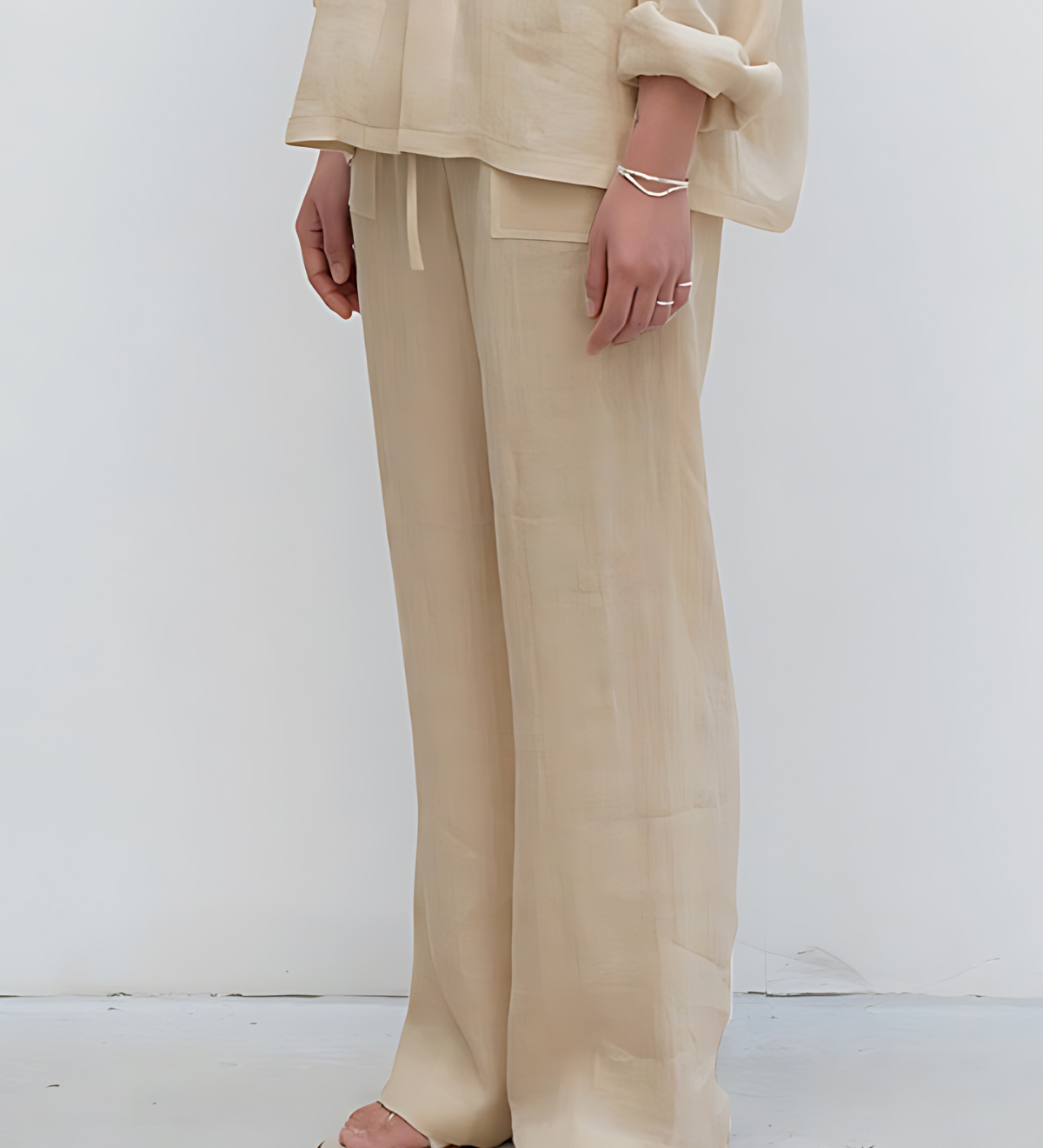 Pantaloni cu talie înaltă și croială dreaptă