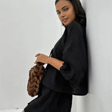 Set asortat cu pantaloni scurți și mâneci lungi, cu legătură