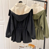 Alva – Jachetă de Damă Elegantă Impermeabilă cu Protecție Vânt