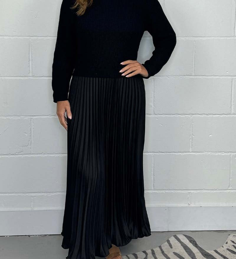 Clara – Set de Damă Elegant cu Pulover și Fustă Plisată Midi